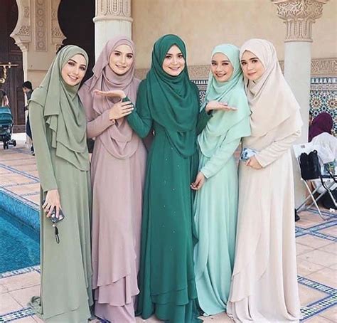 Pin By Nauvari Kashta Saree On Hijabi Queens Hijab Fashion Muslim