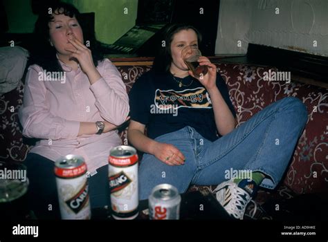 Binge Drinking Girls Fotos Und Bildmaterial In Hoher Auflösung Alamy