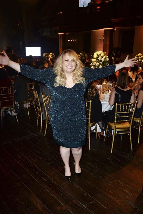rebel wilson tells cringy blowjob story in amazing cosmopolitan awards speech this is so