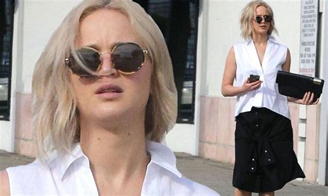 Jennifer Lawrence Shows Off Slender Legs In Quirky Skirt Daily Mail