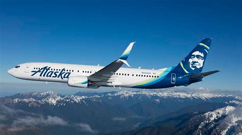 Alaska Airlines Boeing 737 Hits A Bear On Landing The Drive