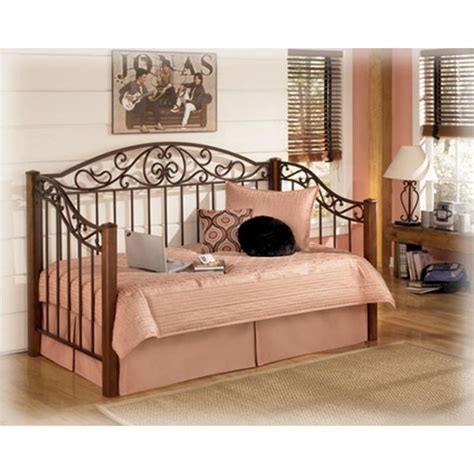 B429 80 Ashley Furniture Wyatt Bedroom Furniture Daybed Day Bed