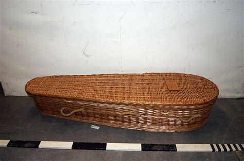 0027086 Wicker Coffin H 38cm X 194 X 60 Stockyard Prop And