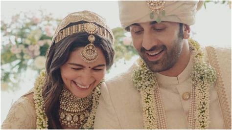Alia Bhatt And Ranbir Kapoor Just Married See First Pics Of Newlyweds