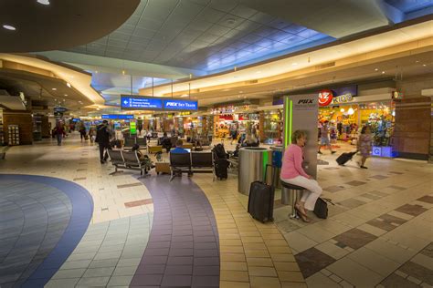 They have plenty of healthy options (including a few smoothie options) and also some great lunch sandwiches and salads. Phoenix Sky Harbor Airport Sees Record Number Of ...