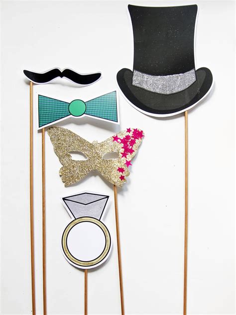 How To Set Up A Diy Photo Booth With Props And Backdrop Hgtv