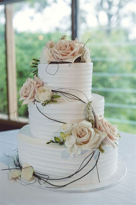 Wedding Cake 3 Tier White Icing Peach And White Flowers Vine Roses