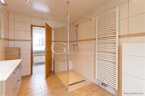 Küche und badezimmer sind hell gefliest. Erdgeschosswohnung in Alfeld, 110,19 m² - Geipel ...
