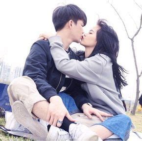 Forehead kiss couple photos and images. Resultado de imagem para korean couple ulzzang kiss on the ...