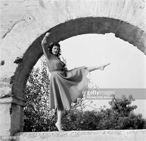 Actress Dolores Reed Poses During A Portrait Session In Los News