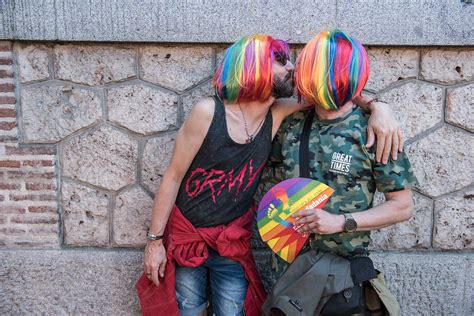 Sentimiento excesivo de satisfacción que una persona tiene de sí mismo. Orgullo gay Madrid 2017 World Pride