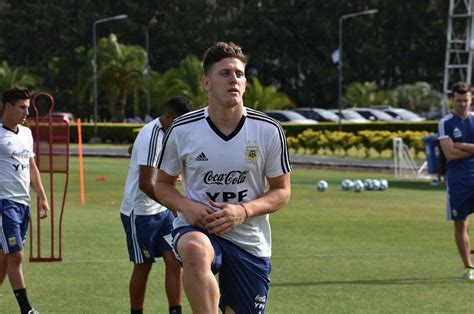 Measuring at 190 cm (6'2 ft) and weighing 82 kgs (200 lbs) he is hard to handle. Argentina debutará mañana en los Juegos Preolímipicos ante Colombia - LA GACETA Tucumán