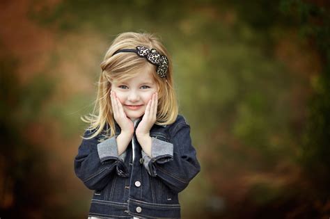 8 Easy Ways To Pose Children In Photographs