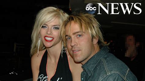 Anna nicole smith's daughter has attended the kentucky derby, with her father, paying a heartwarming tribute to her late mum. Larry Birkhead reflects on relationship with Anna Nicole ...