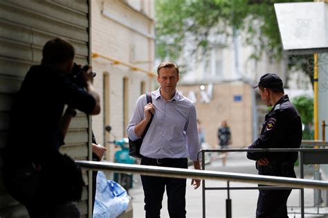 Aleksei Navalny Kremlin Critic Gets 30 Days In Jail For Protest The