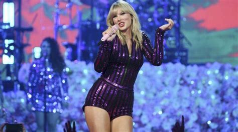 Taylor Swift Shakes Off Drama With Fun Concert Performance