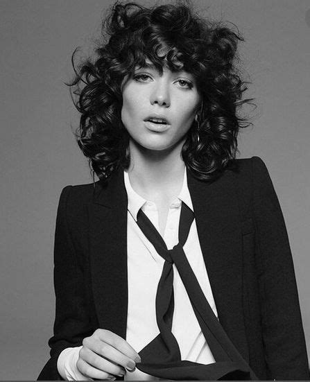 Even though the curly hair does not really allow you to see that the hair has a bob style, the fact that the curls look so fantastic is all because of the bob haircut. 20 Bold Androgynous Haircuts for a New Look in 2020 | Hair styles, Curly hair styles, Curly hair ...