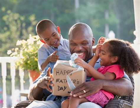 Maybe you would like to learn more about one of these? Father's Day: 11 Best Healthy Gifts to Send to Dad | The ...