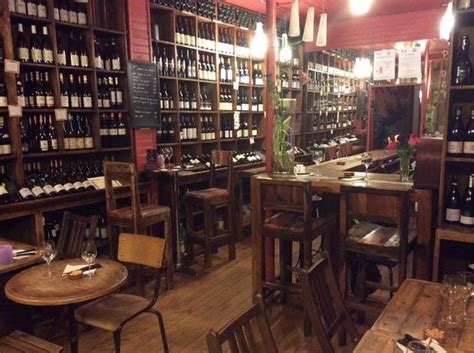 15 Best Typically French Wine Bars In Paris For Newbies And Tasters