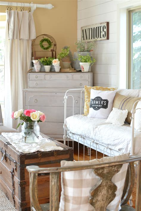 We've collected 36 beautiful primitive country decor ideas for your home. Simple Ways Decorate For Spring on a Budget
