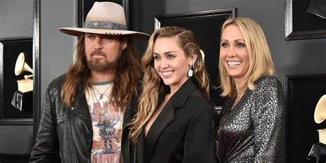 Billy Ray Cyrus Announces Engagement To Singer Firerose 27 Years His