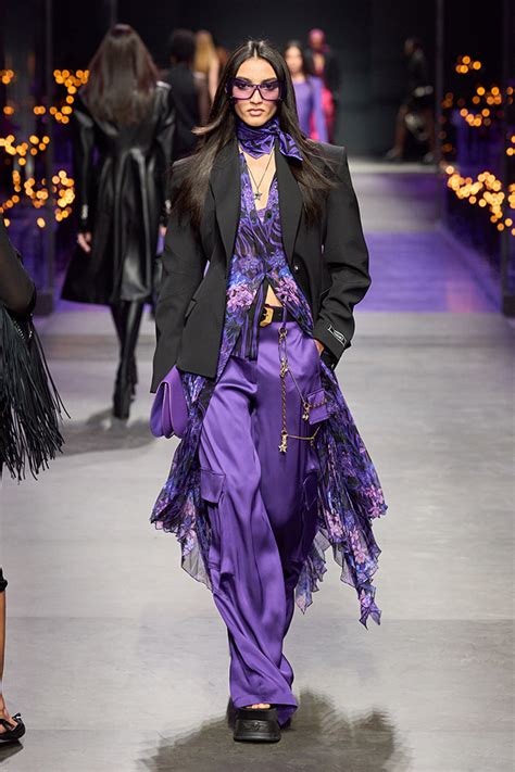 Vogues Best Looks From The Versace Springsummer 2023 Show