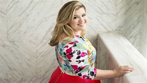 kelly clarkson clarifies comments about depression weight and body image daily times