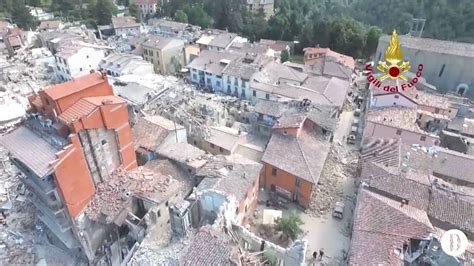 Un tremblement de terre est l'une des catastrophes naturelles parmi les plus dangereuses. L'ampleur des dégâts du tremblement de terre en Italie vue ...