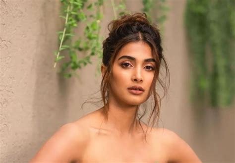 Pooja Hegde Arrived In The Party Wearing Such Clothes The Dress