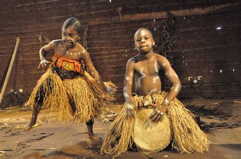 Le Bikutsi Est Une Danse Traditionnelle Du Cameroun Un Pays Situé En Afrique Centrale Toute L