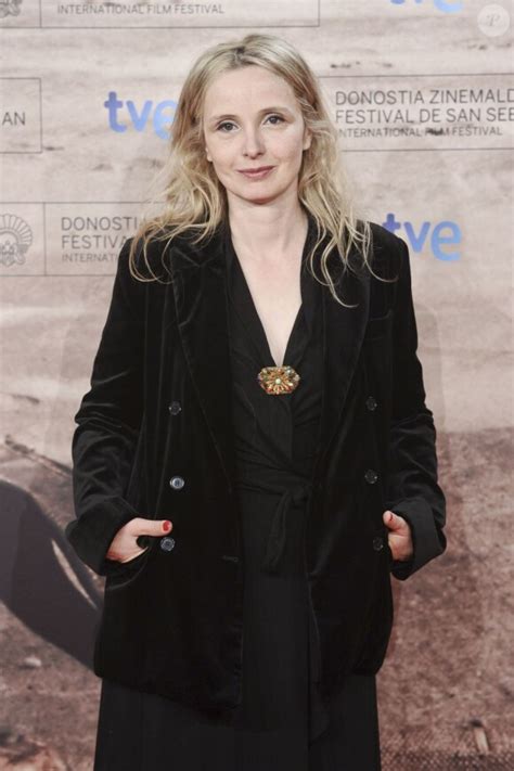 Julie Delpy Rayonnante Présente Son Skylab Purepeople