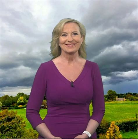 Carol Kirkwood Wows Bbc Breakfast Fans As She Shows Off Curves In