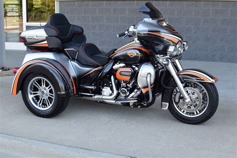 Motorcycle wheels are something that people shouldn't skimp on, since the wheels and tires are the foundation your entire motorcycle sits upon. 2017 Harley Davidson Tri-Glide Trike Custom Flawless ...