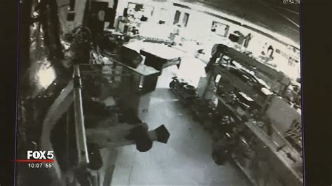Destructive Pawn Shop Break In Caught On Camera Youtube