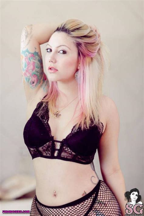 Jessica Constantino pelada Várias fotos dessa branquinha tatuada