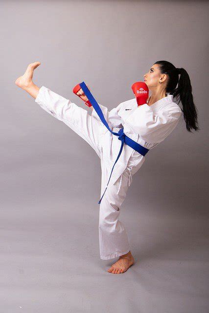 karate girl self defense attacking groin fan pictures telegraph