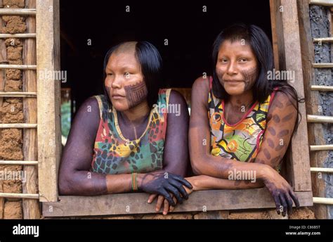 Xingu Indianer Frauen Fotos Und Bildmaterial In Hoher Auflösung Alamy