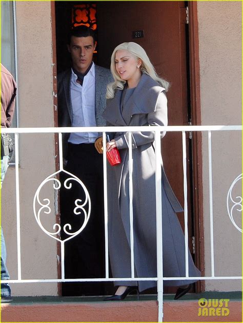 Lady Gaga Makes Out With Finn Wittrock On Ahs Hotel Set Photo 3505158 American Horror