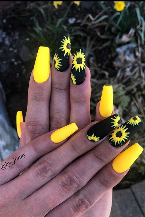 43 Chic Ways To Wear Yellow Acrylic Nails Stayglam