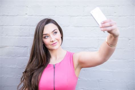 How To Take A Flattering Selfie Professional Babe