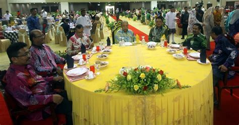 Warga china yang hidup di malaysia dan para pelancong melawat kuil thean hou yang terletak di ibu negara kuala lumpur untuk merayakan tahun baru china. Pelancongan Kini - Malaysia (Malaysia - Tourism Now ...