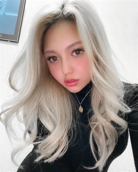 南斗最後のユリアさんのインスタグラム写真 南斗最後のユリアinstagram「ぷぷ ️ ️ ️ あと二ヶ月後誕生日で20歳迎えるので そろそろ痩せますw ギャル ハーフ