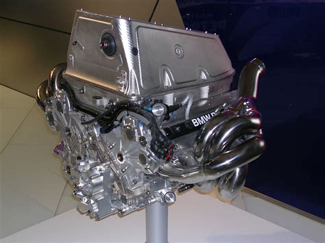 File:BMW Sauber F1.06 engine.jpg - Wikimedia Commons