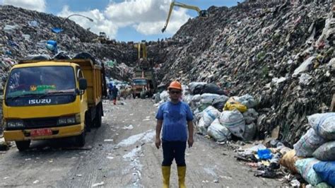Dlh Makassar Keruk Gunung Sampah Buka Akses Jalan Di Tpa Antang Halaman 2