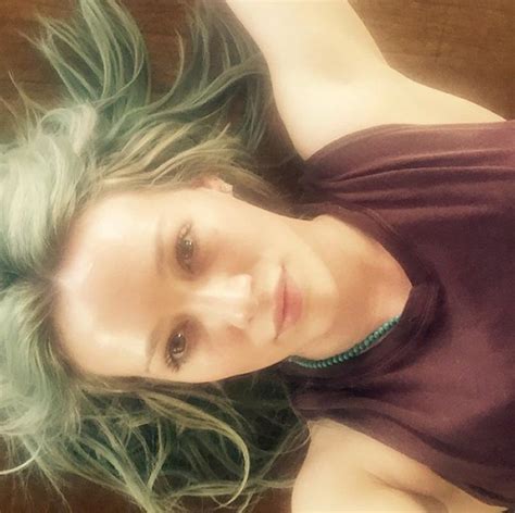 Pop Minute Hilary Duff Red Dress Mirror Selfie Photos Photo 4