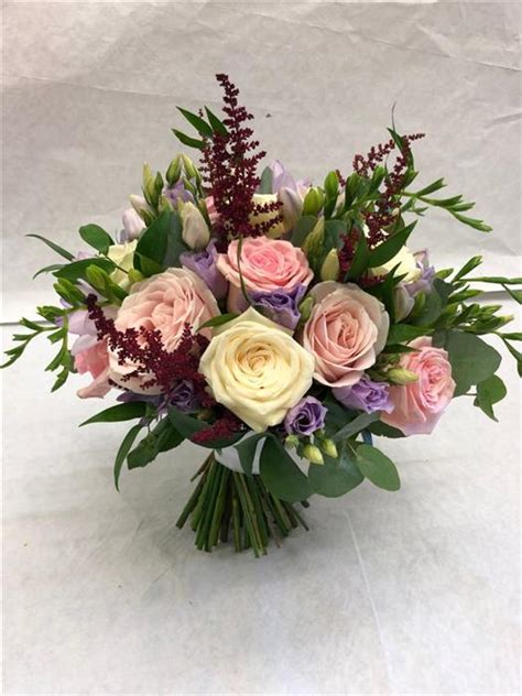 Wide range of indian made flower garlands, jasmine & pooja items at vivek flowers the famous buy online indian pooja samagri for various traditional occasions, wedding, golu dolls and more. Weddings Flowers Berkshire - The Flower Shop Florist Reading