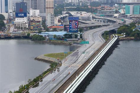 Singapore and malaysia will implement a reciprocal green lane for travel across their border, which some 300,000 people traverse by land each day. Johor state govt seeking green light from Putrajaya to ...