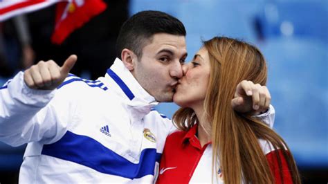 Los Científicos Prueban Que La Pasión Por El Fútbol Es Similar Al Amor Romántico