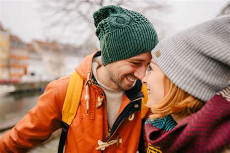 Beijo De Esquimó Stock Photos E Imagens Istock