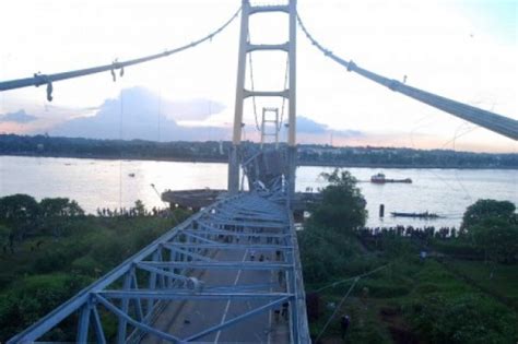 Jembatan Kutai Kartanegara Runtuh ANTARA News